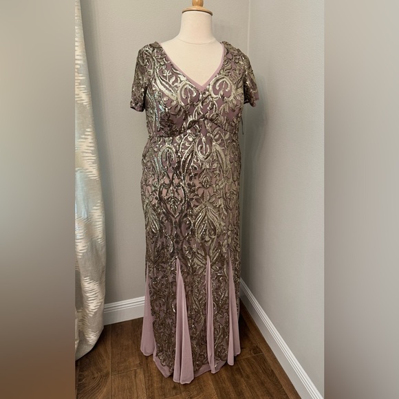 Sequined Plus Dress 💛 - Picture 3 of 9